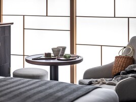 Down comforters, in-room safe, free WiFi, bed sheets