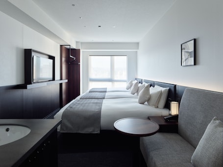 Down comforters, in-room safe, free WiFi, bed sheets