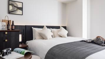 Standard , 1 bed Queen, Non Smoking | Down comforters, in-room safe, free WiFi, bed sheets