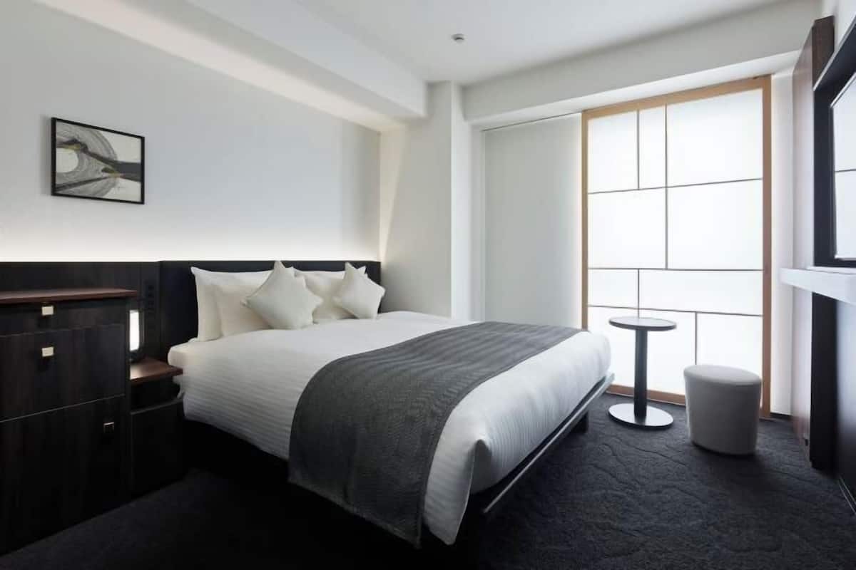 Down duvets, in-room safe, free WiFi, bed sheets