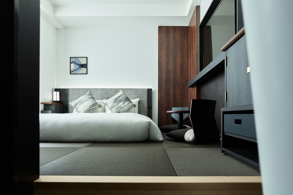 Down duvets, in-room safe, free WiFi, bed sheets