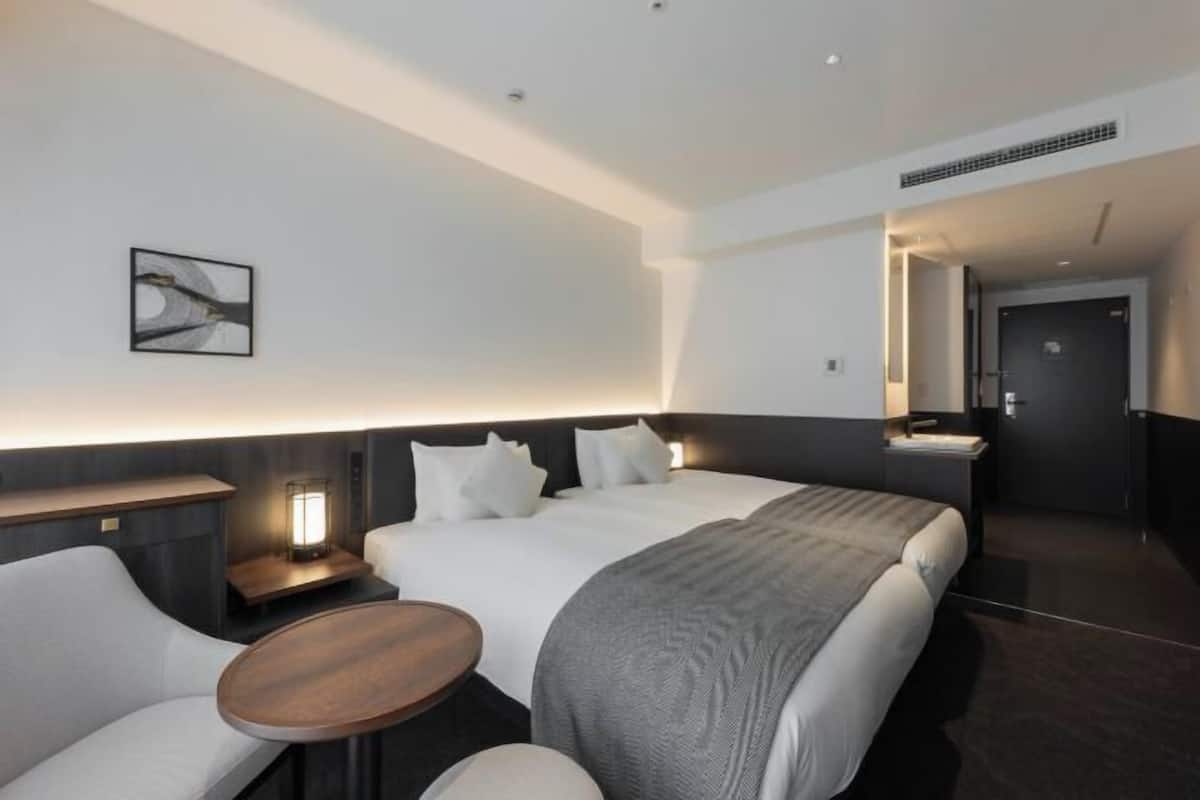 Down duvets, in-room safe, free WiFi, bed sheets