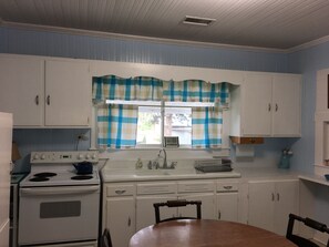 Cookware/dishes/utensils, paper towels, dining tables