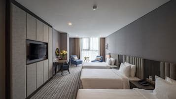 Deluxe Triple Room | Premium bedding, minibar, in-room safe, desk