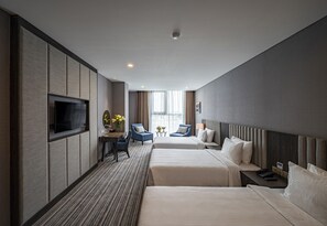 Tripla Deluxe | Biancheria da letto di alta qualità, minibar, una cassaforte in camera