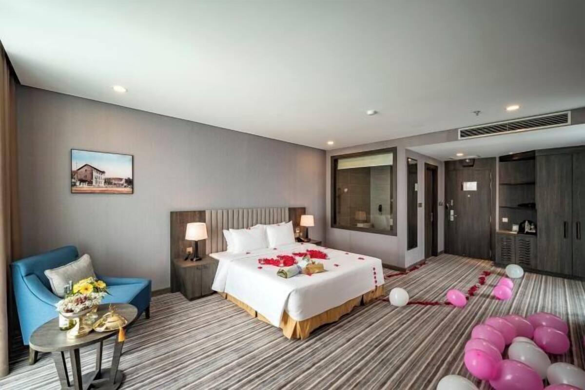 Premium bedding, minibar, in-room safe, desk