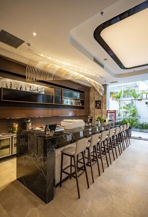 Bar (on property) - Muong Thanh Luxury Saigon Hotel (Ho Chi Minh City)