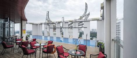 Kolam renang rooftop