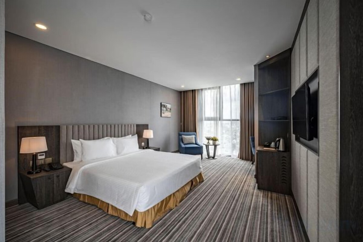 Premium bedding, minibar, in-room safe, desk
