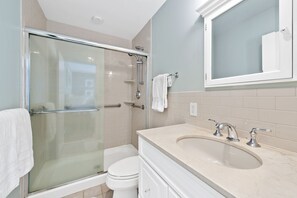 Bathroom - Clean and Cool in Hampton Waters (East Hampton)
