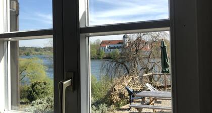 Englisch Ground floor, stylish living in the former ducal guest house