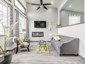 Smart TV, fireplace, DVD player