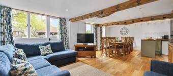 Great Higham Oast and Cottages by Bloom Stays -  sleeps 18 guests  in 6 bedrooms