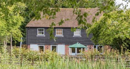 Great Higham Oast and Cottages by Bloom Stays - sleeps 18 guests in 6 bedrooms