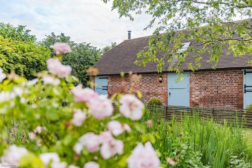 Great Higham Oast and Cottages by Bloom Stays -  sleeps 18 guests  in 6 bedrooms