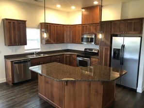 Fridge, oven, stovetop, dishwasher