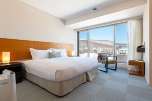 3 Bedroom Suite Annupuri View | Minibar, in-room safe, individually decorated, individually furnished - Chatrium Niseko (Kutchan)