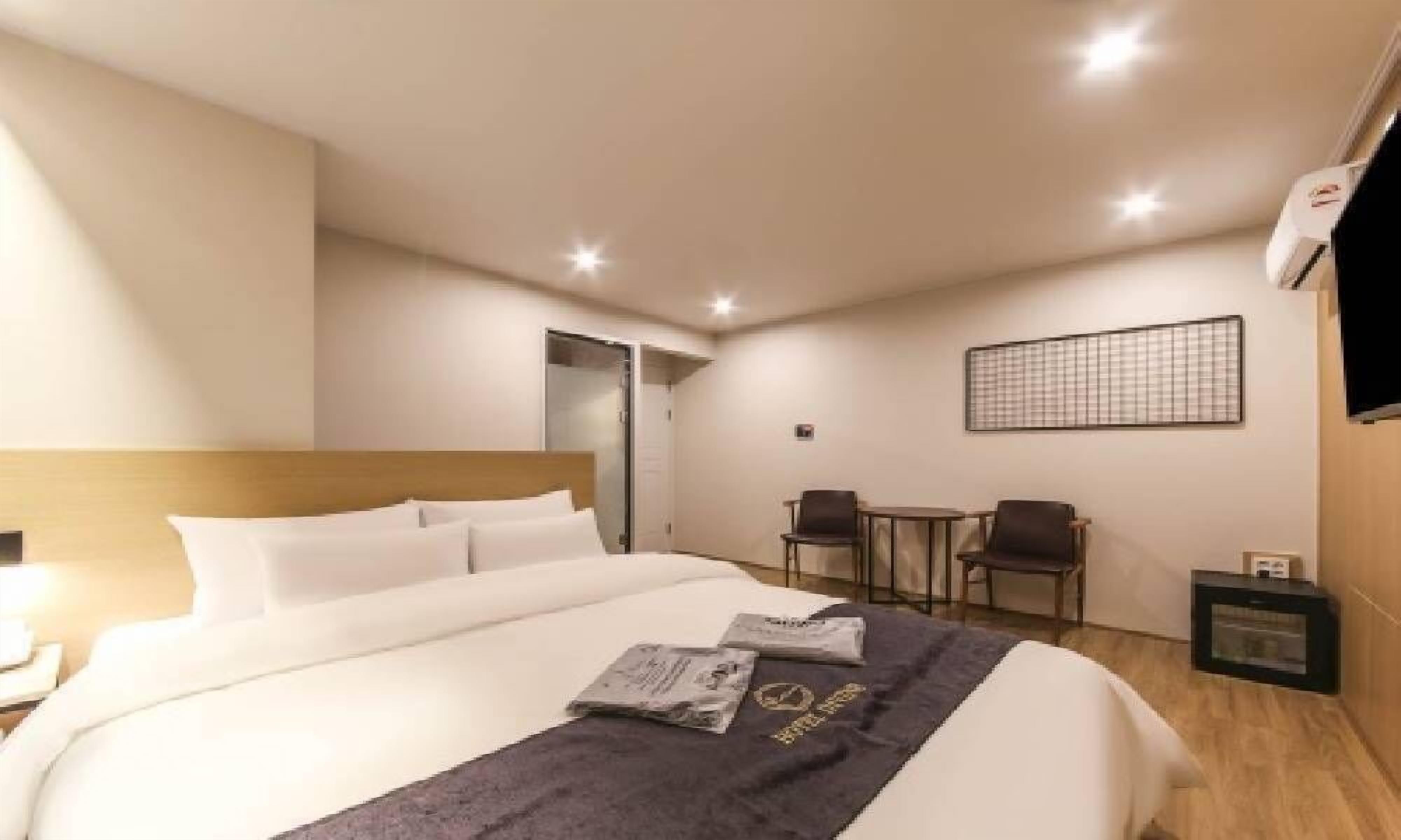 deluxe double room | individually furnished, blackout curtains, free wifi, bed sheets