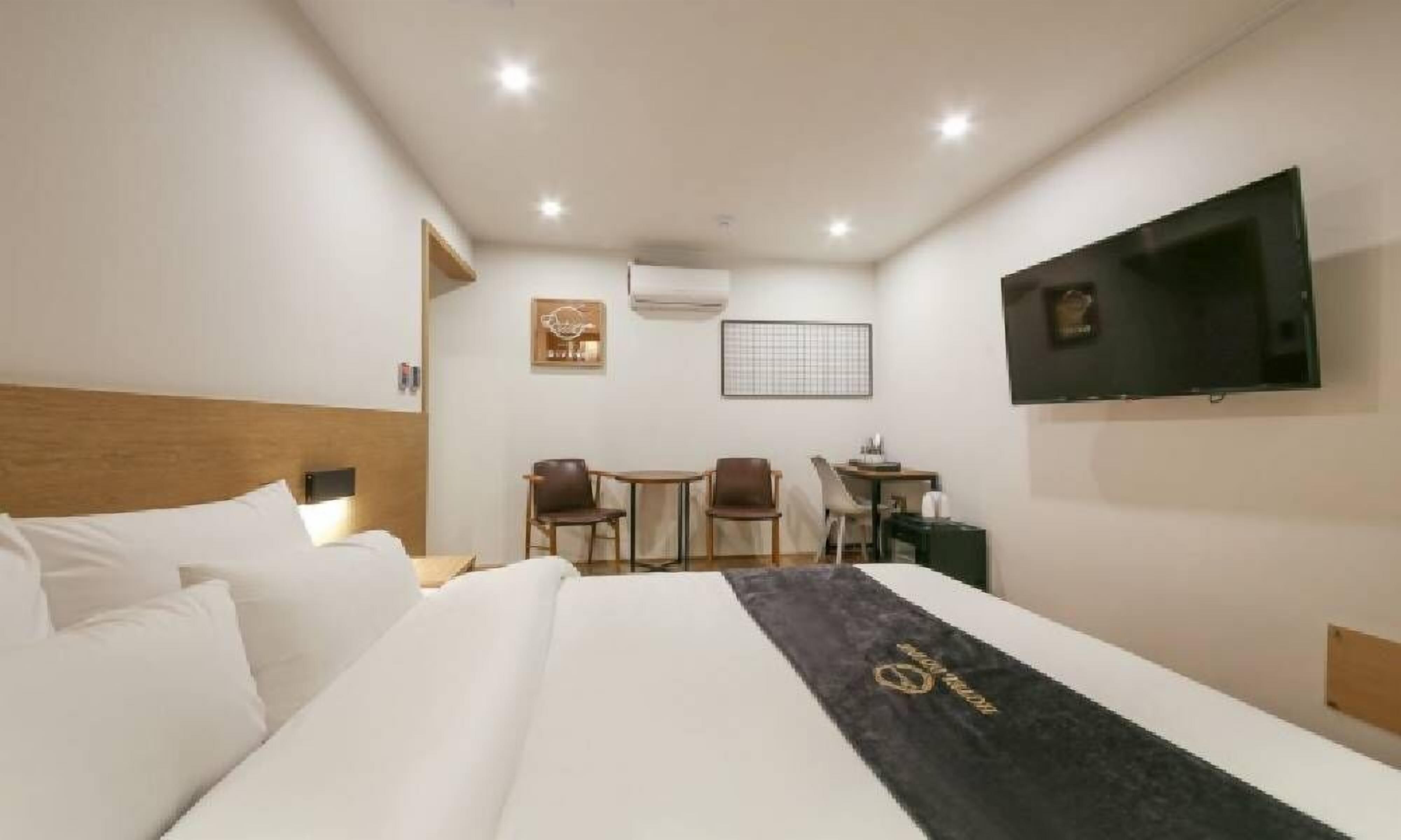 standard double room | individually furnished, blackout curtains, free wifi, bed sheets