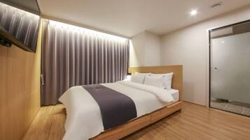 Superior Double Room | Individually furnished, blackout drapes, free WiFi, bed sheets