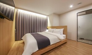 Habitación doble superior | Muebles diferentes, cortinas blackout, wifi gratis y ropa de cama 