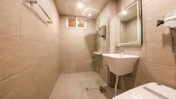 Deluxe Double Room | Bathroom | Shower, hair dryer, slippers, towels
