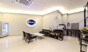 Lobby sitting area - Gwangju Divine Hotel (Gwangju)