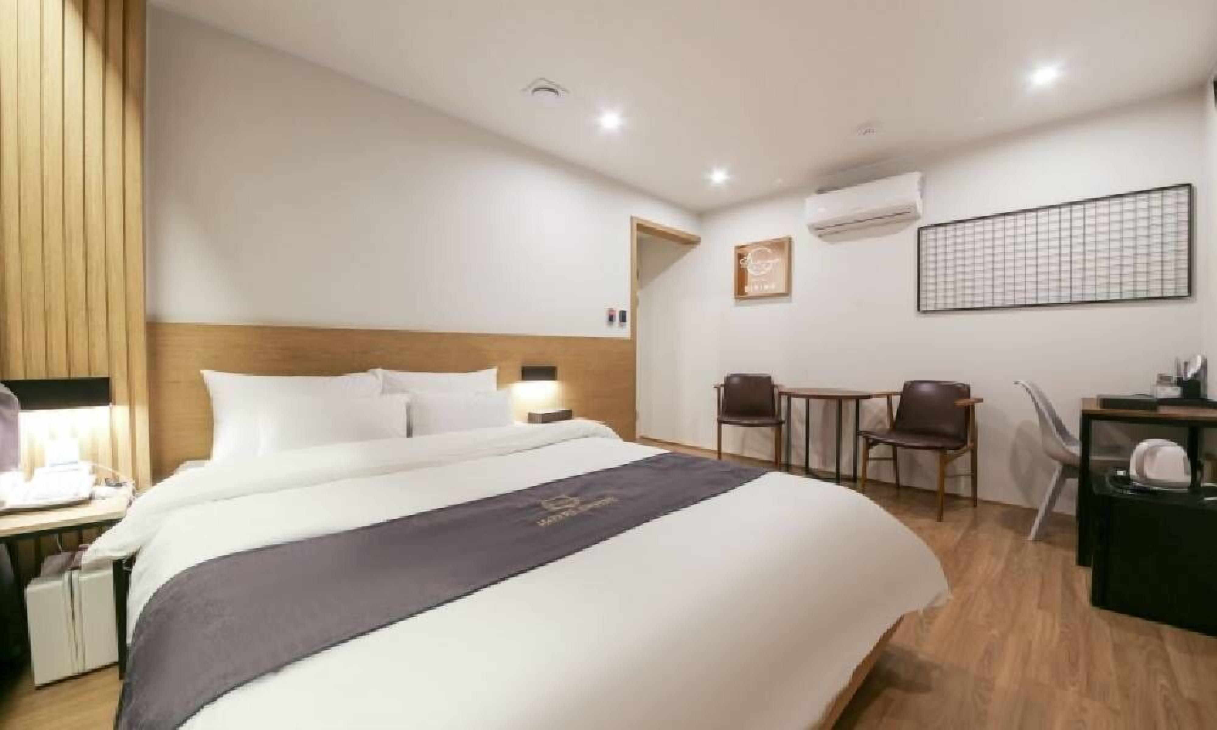 standard double room | individually furnished, blackout curtains, free wifi, bed sheets