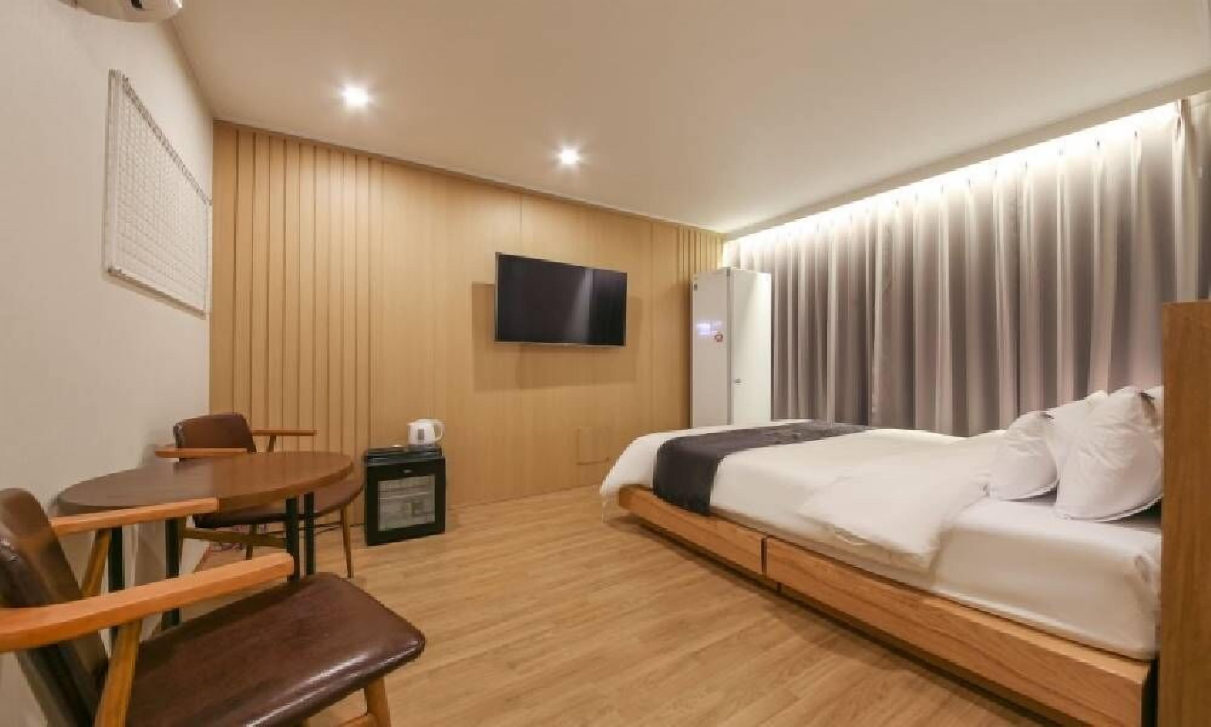 deluxe double room | individually furnished, blackout curtains, free wifi, bed sheets