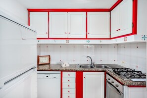 Refrigerador, horno, placa de cocina, lavavajillas