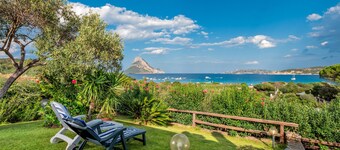 Cottage Porto Taverna, 80 m from the Beach with Private Terrace & Garden