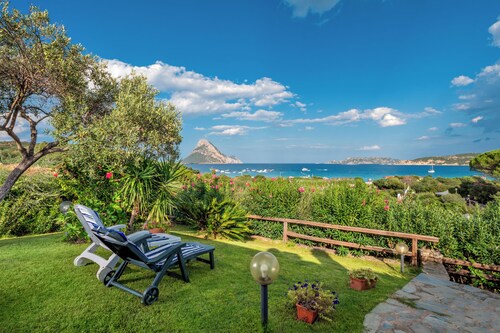 Cottage Porto Taverna, 80 m from the Beach with Private Terrace & Garden