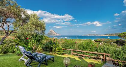 Cottage Porto Taverna, 80 m from the Beach with Private Terrace & Garden