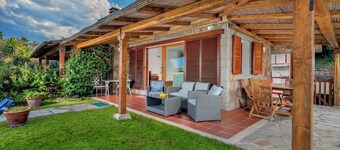 Cottage Porto Taverna, 80 m from the Beach with Private Terrace & Garden