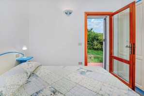 3 bedrooms, iron/ironing board, bed sheets