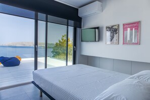 4 camere, una cassaforte in camera, una scrivania, ferro/asse da stiro