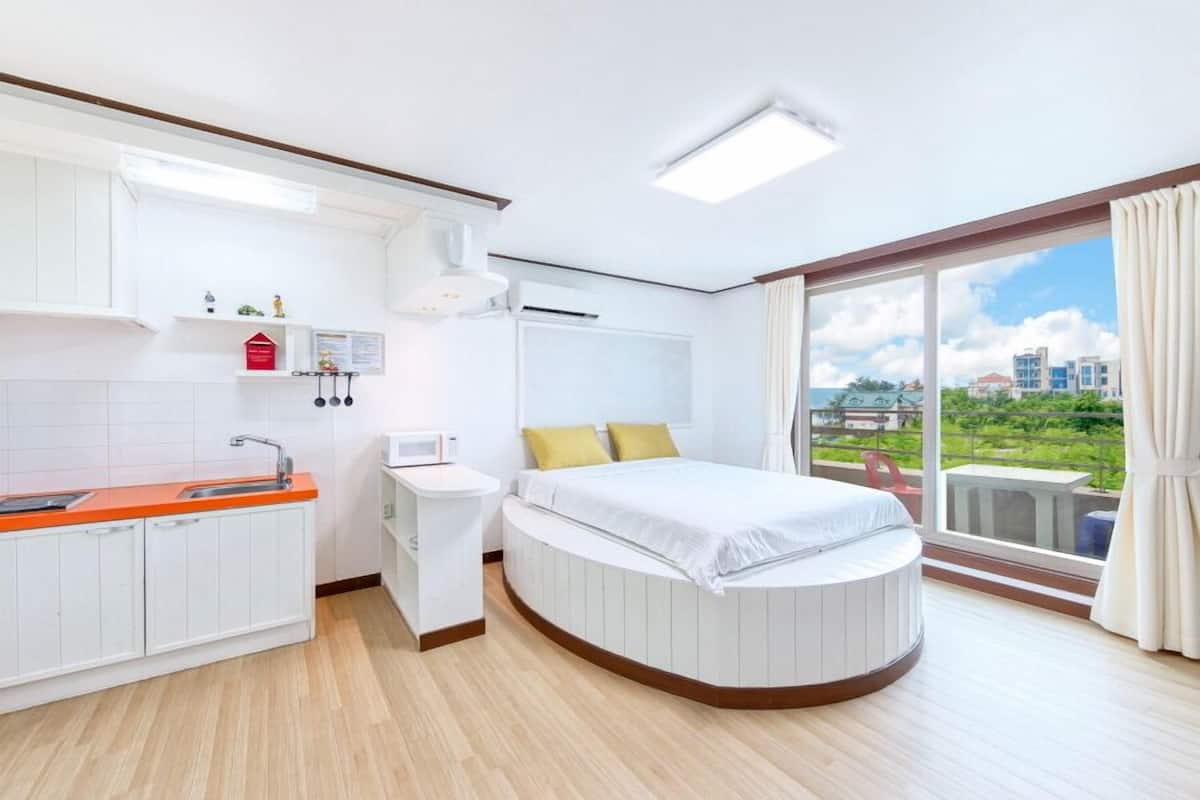 Condo (303) | 1 bedroom, free WiFi