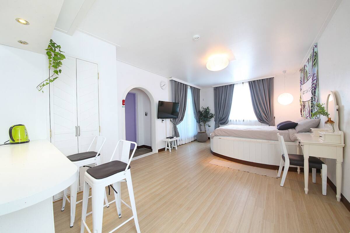 Condo (301) | 1 bedroom, WiFi (free)