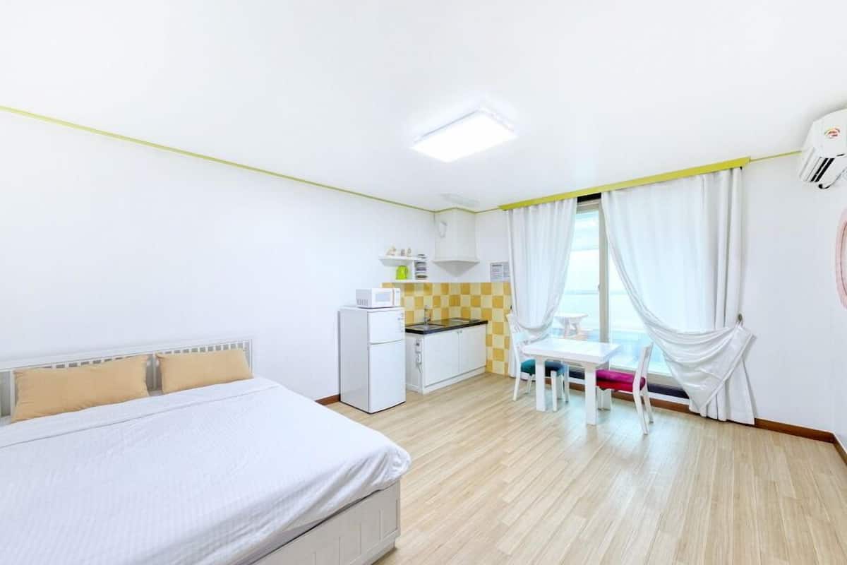 Condo (202) | 1 bedroom, free WiFi