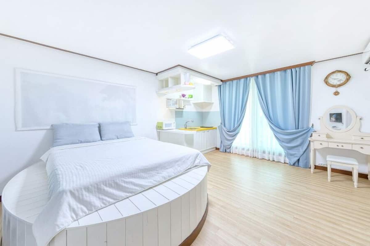 Condo (302) | 1 bedroom, WiFi (free)