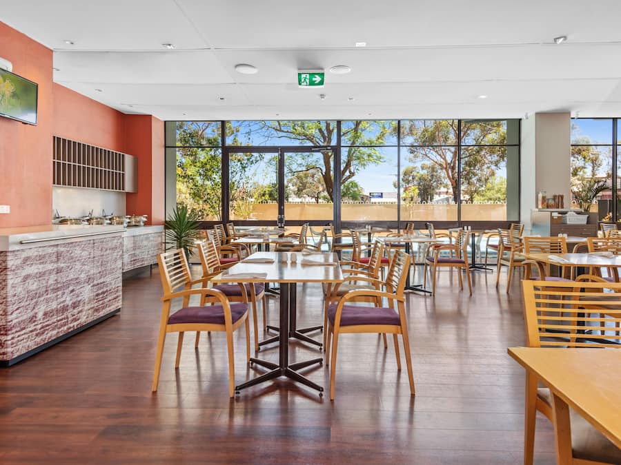 Breakfast and dinner served