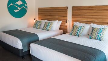 Deluxe Twin Suite | Desk, soundproofing, WiFi (free), bed sheets