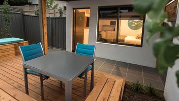 Deluxe Courtyard Suites | Terrace/patio