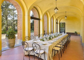 قاعة الولائم والاحتفالات