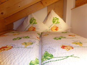 Free WiFi, bed sheets - Large 1-room apartment "Hochvogel" with optional hotel service (Bolsterlang)