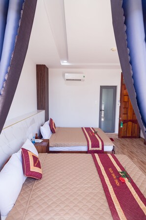 Deluxe Double Room with Balcony | Minibar, desk, free WiFi