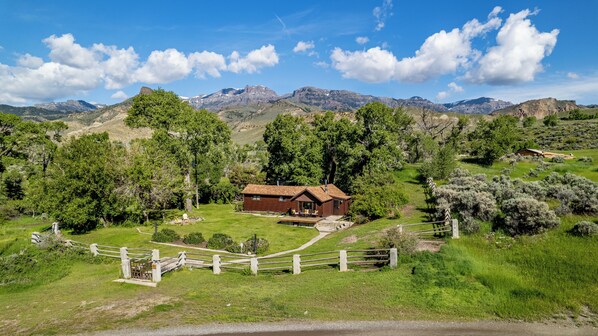 Exterior - Private Cottage away from Crowds  (Cody)