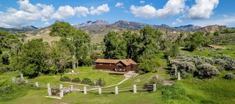 Private Cottage away from Crowds 