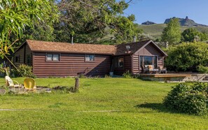 Property grounds - Private Cottage away from Crowds  (Cody)