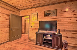 Interior - Spacious Family Home w/ Fire Pit by Norfork Lake! (Mountain Home)